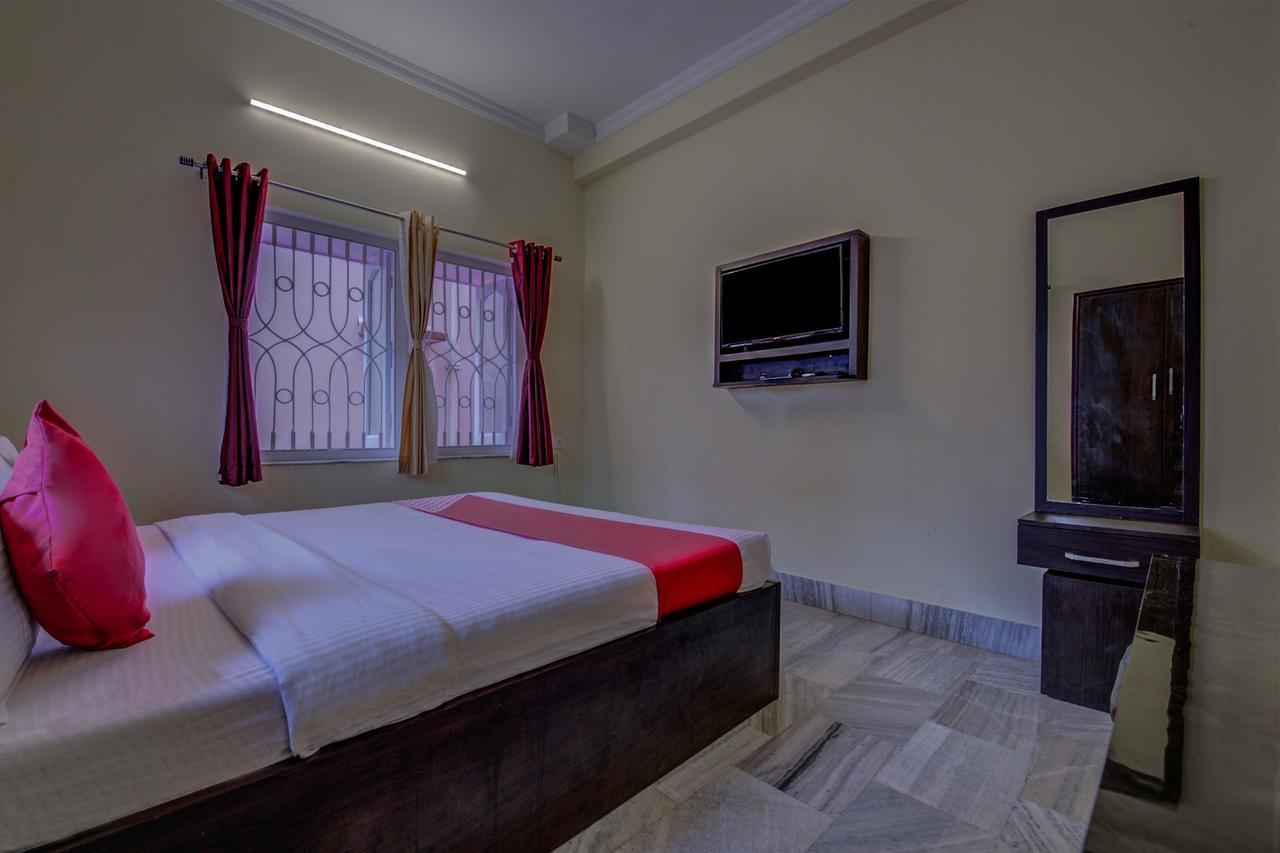 Oyo 12960 Hotel Adrija Salt Lake City Екстериор снимка